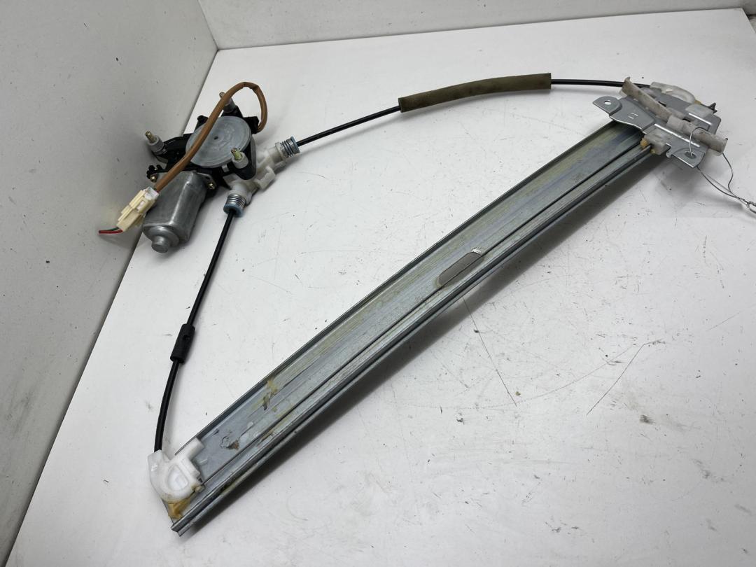 стеклоподъемник электрический передний правый Mazda Premacy 2004, 1.8 л., бензин, МКПП, серый, минивэн, 8621003883