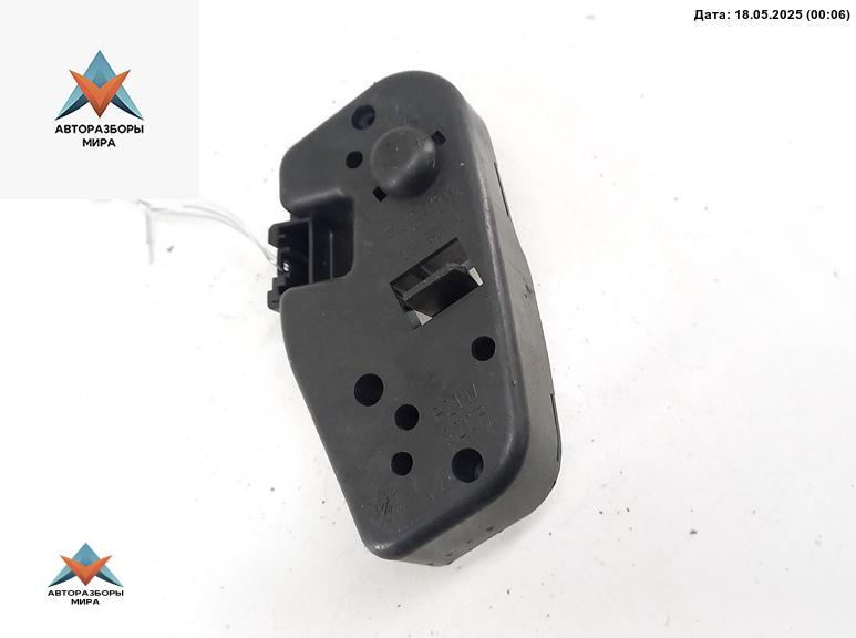 панель заднего левого фонаря BMW 3 серия E46 1999, 1.9 л., бензин, МКПП, серый, седан, 8374807 - фото №1