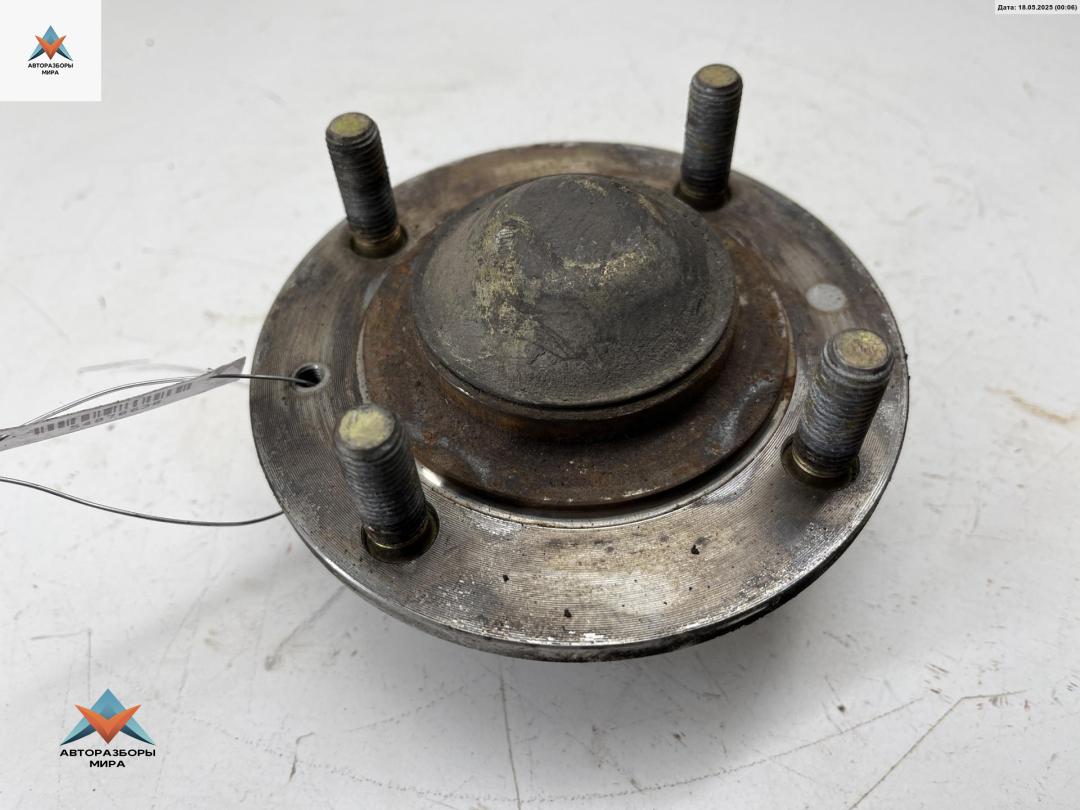 ступица задняя левая Mitsubishi Space Wagon 2 поколение (Typ N30/N40) 1995, 2.0 л., бензин, МКПП, красный, минивэн - фото №1