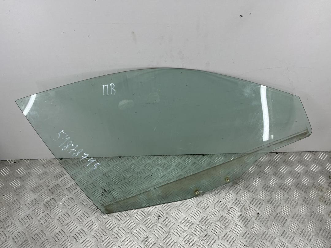 стекло двери передней правой Mitsubishi Carisma 2002, 1.6 л., бензин, МКПП, синий, хетчбэк 5 дв.