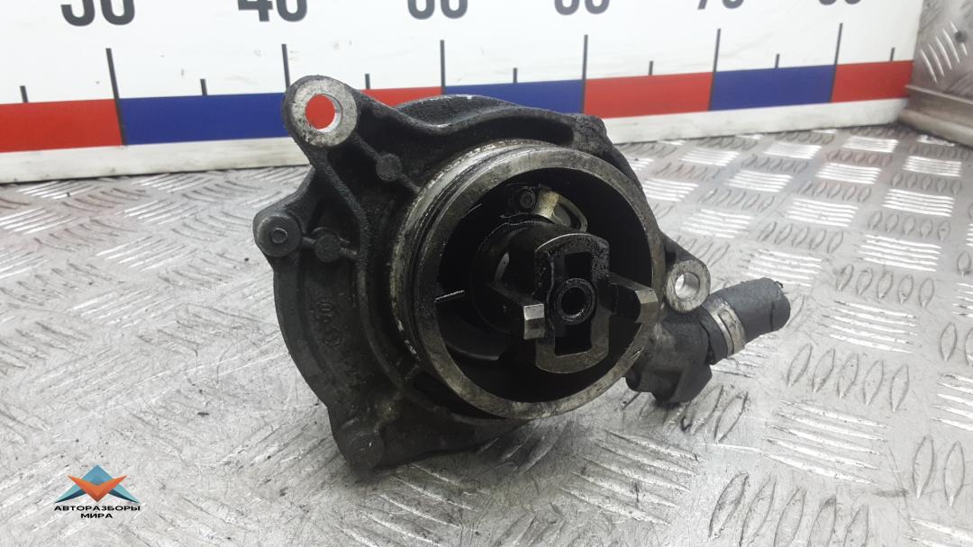 насос вакуумный BMW 5 серия E60/E61 2004, 2.5 л., D 525d, дизель, МКПП, седан - фото №1