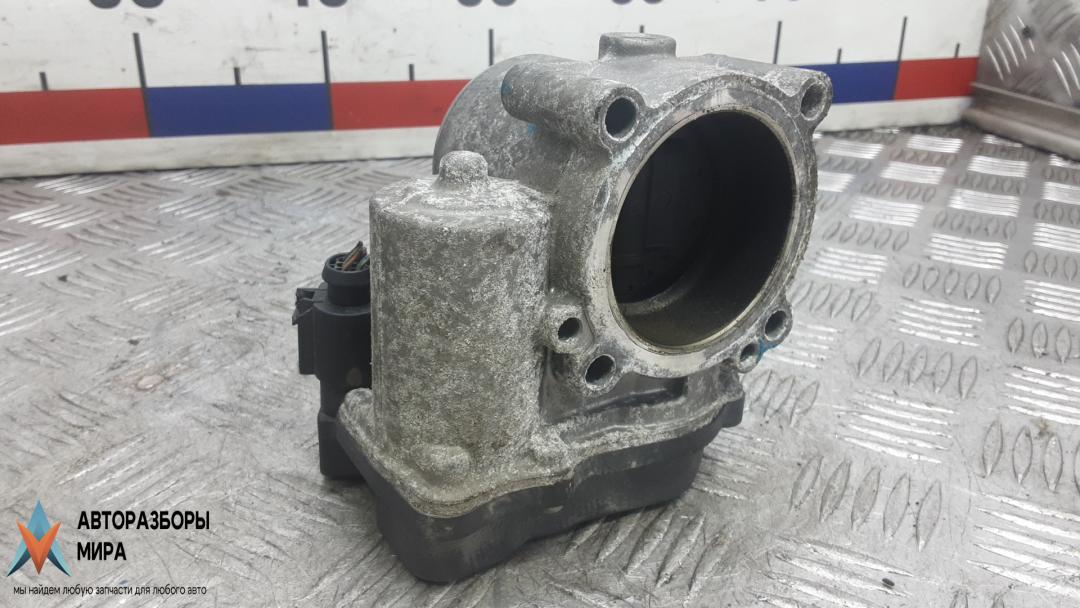 заслонка дроссельная Skoda Roomster 1 поколение 2007, 1.6 л., бензин, МКПП, пикап, 03C133062C - фото №1