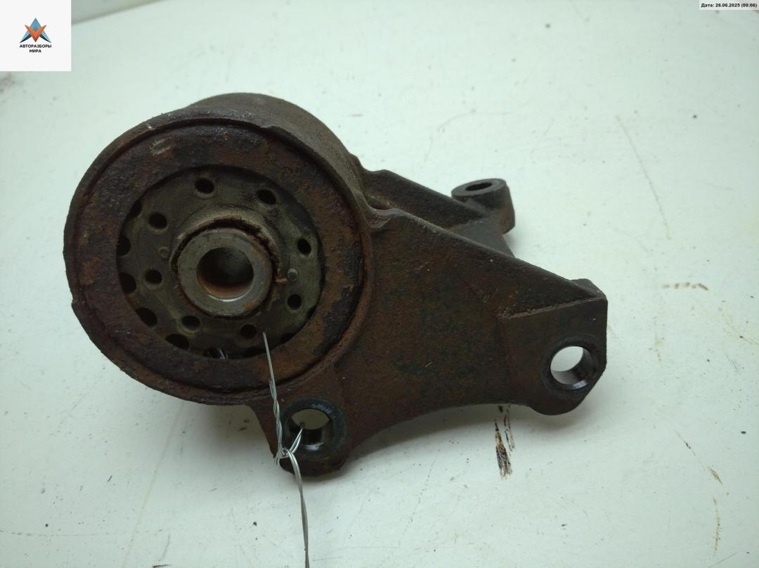 кронштейн КПП Volkswagen Transporter T4 1992, 2.4 л., дизель, МКПП, белый, микроавтобус, 70139901J - фото №1