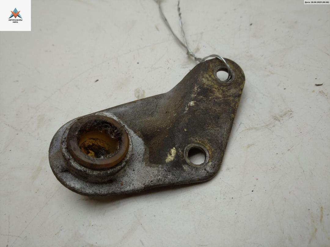 кронштейн (крепление) Volkswagen Transporter T4 1992, 2.4 л., дизель, МКПП, белый, микроавтобус, 701711166 - фото №1