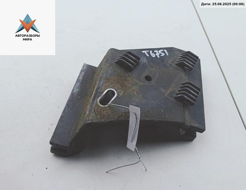 кронштейн заднего бампера Audi A8 D2/4D 1998, 4.2 л., бензин, АКПП, синий, седан, 4D0807572 - фото №1