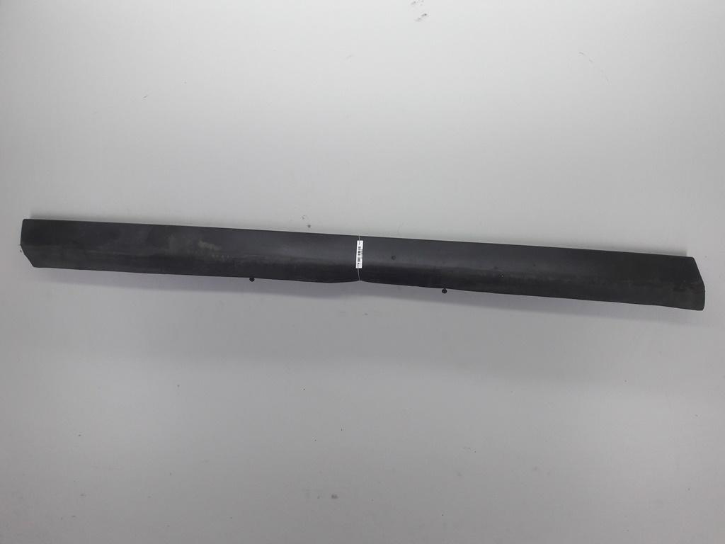 молдинг двери передней левой Volkswagen Passat B5+ (GP) 2003, 1.9 л., дизель, МКПП, синий, универсал, 3B0854939
