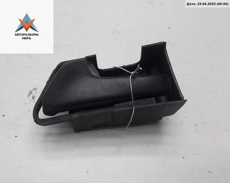 ручка внутренняя передняя левая Volkswagen Golf 3 поколение 1997, 1.6 л., бензин, МКПП, красный, хетчбэк 5 дв., 1H0837141 - фото №1