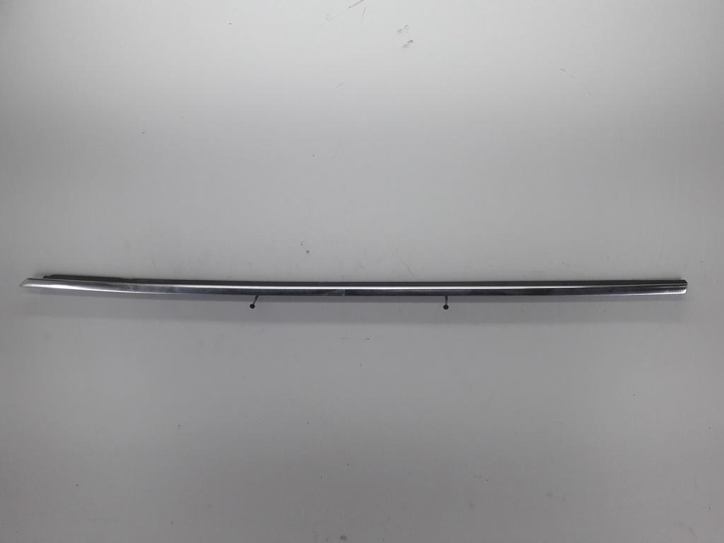 Молдинг стекла двери наружный Volkswagen Passat B5+ (GP) 2004, 2.0 л., бензин, МКПП, серый, универсал