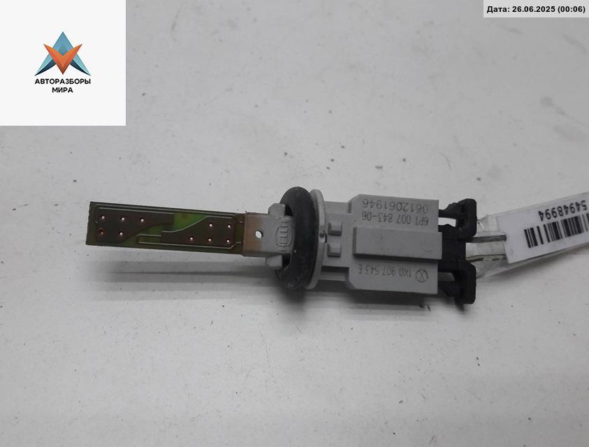 датчик температуры Volkswagen Passat B6 2006, 2.0 л., бензин, АКПП, чёрный, универсал, 1K0907543E - фото №1