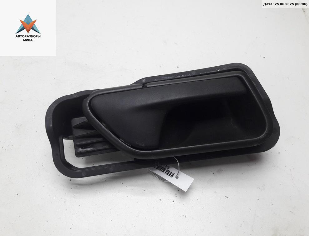 ручка внутренняя передняя правая Volkswagen Caddy 3 поколение 2005, 2.0 л., дизель, МКПП, белый, фургон, 1T0837198A - фото №1