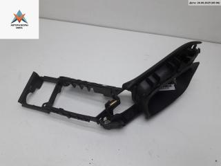 Корпус (держатель) ручки двери передней левой Volkswagen Golf 3 поколение 1997, 1.6 л., бензин, МКПП, красный, хетчбэк 5 дв., 1H0867179