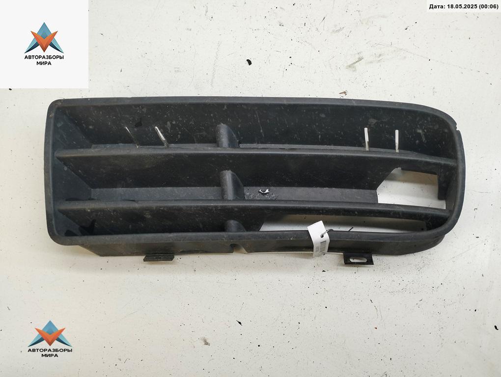 заглушка (решетка) в бампер Volkswagen Golf 4 поколение 2000, 1.6 л., бензин, МКПП, синий, универсал, 1J0853665B - фото №1