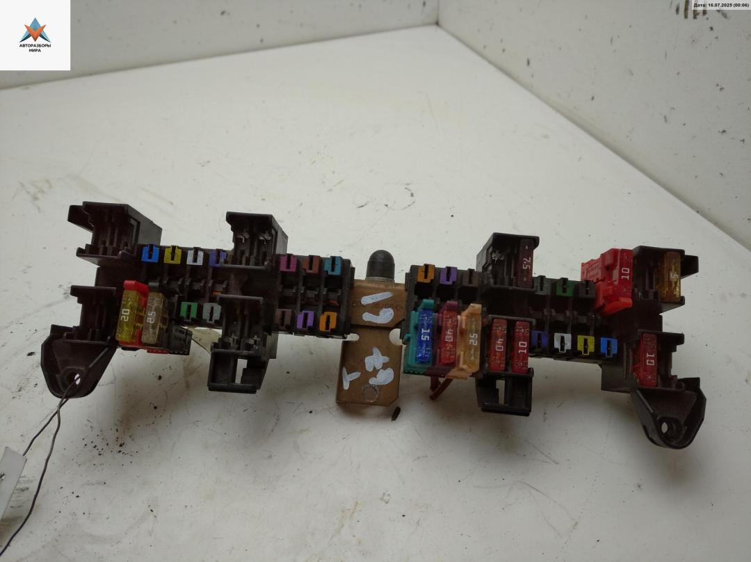 блок предохранителей Mercedes-Benz Vito-2 / Viano W639 2009, 2.2 л., дизель, МКПП, белый, микроавтобус, A6395400050 - фото №1