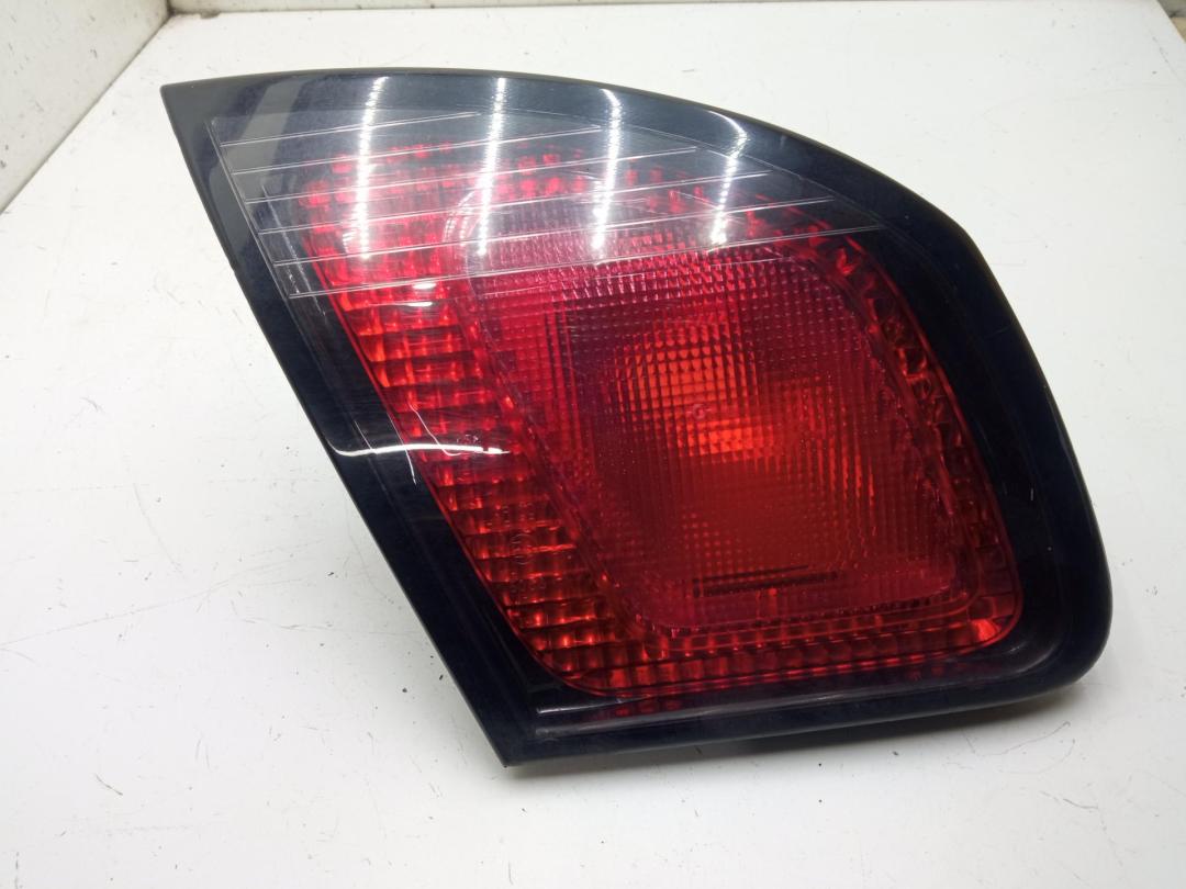 фонарь крышки багажника левый Nissan Primera P11 2000, 1.6 л., бензин, МКПП, серый, хетчбэк 5 дв., 265559F610 - фото №1