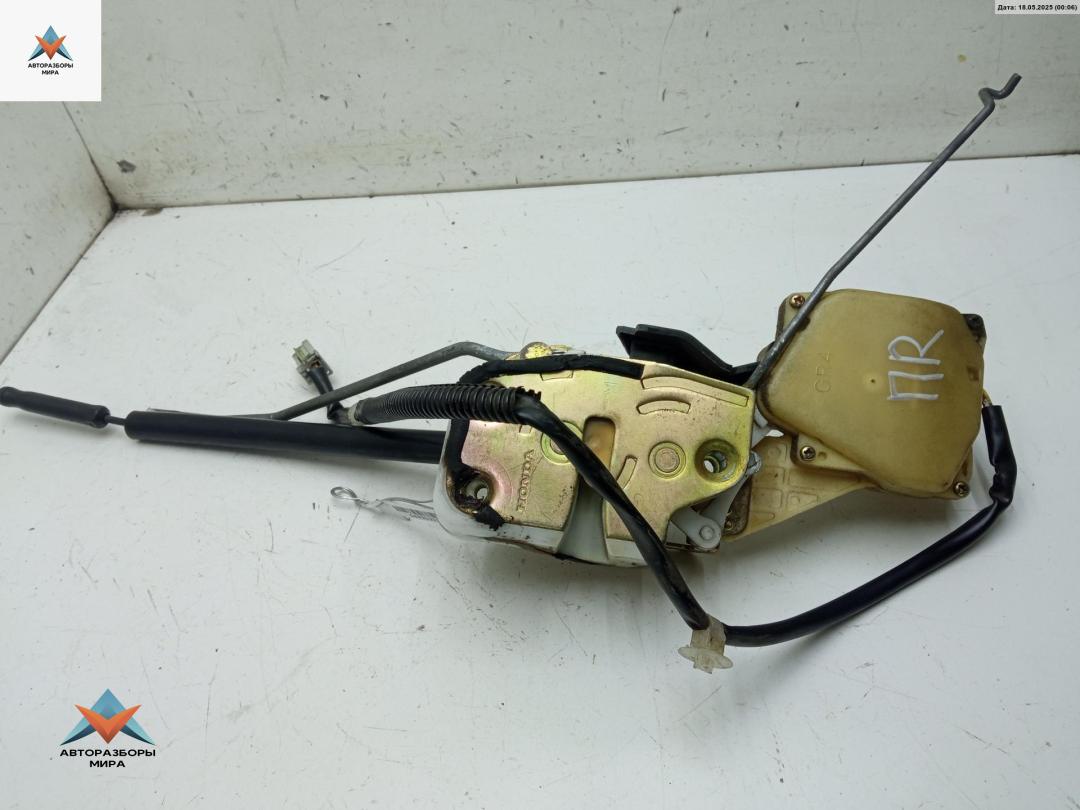 замок двери передней правой Honda Accord 5 поколение 1994, 2.0 л., бензин, МКПП, красный, универсал - фото №1