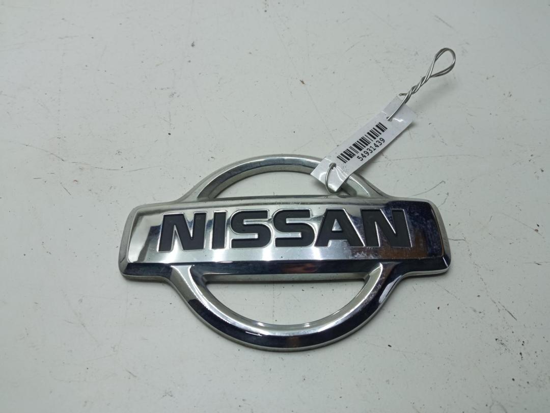 эмблема Nissan Primera P11 2000, 1.6 л., бензин, МКПП, серый, хетчбэк 5 дв., 908909F510