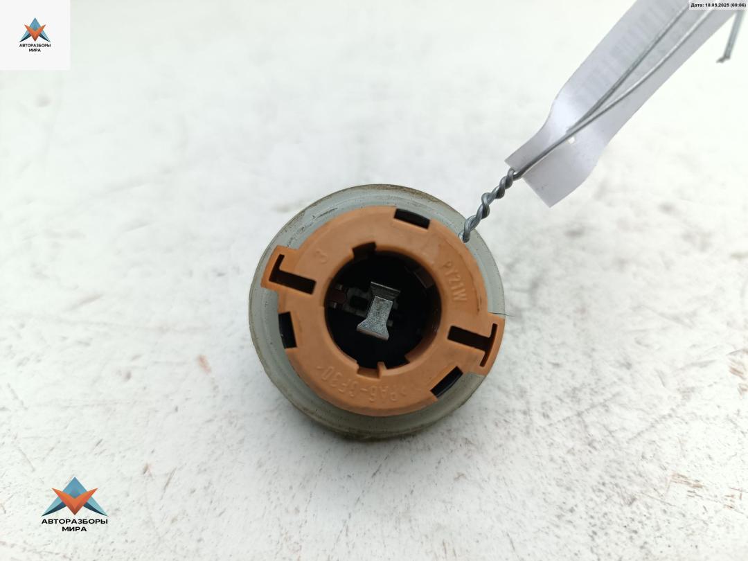 Патрон лампы указателя поворота Peugeot 407 1 поколение 2005, 3.0 л., бензин, АКПП, синий, универсал, 9652477280 - фото №1