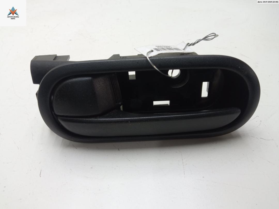 ручка внутренняя задняя левая Mazda 2 DE 2008, 1.3 л., бензин, МКПП, белый, хетчбэк 5 дв. - фото №1