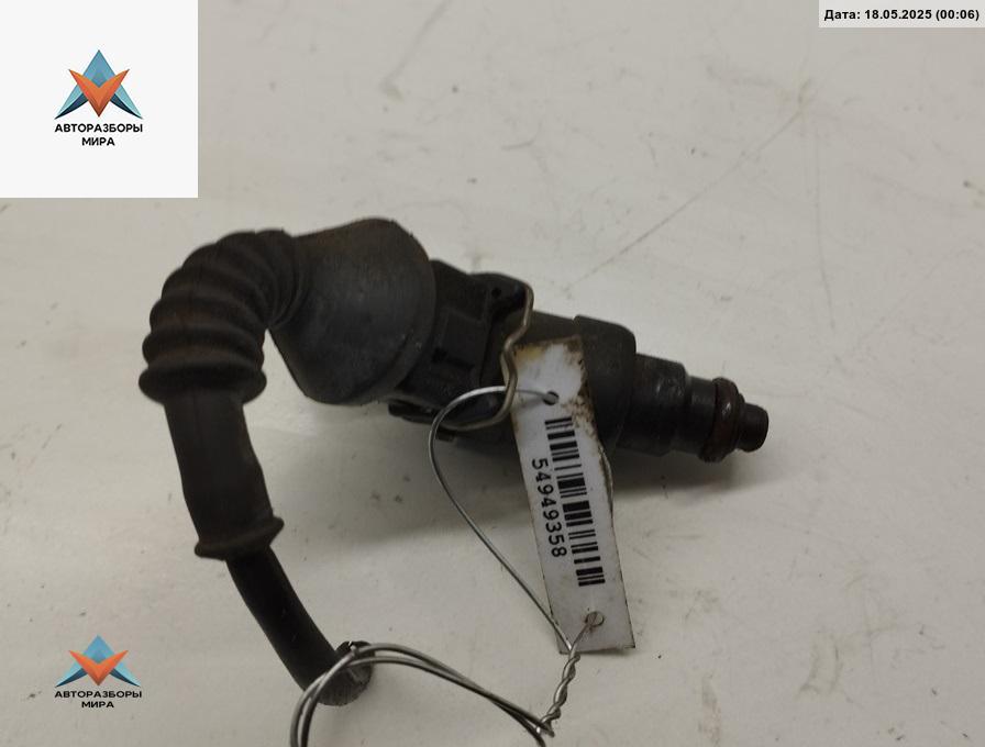 форсунка Audi A4 B5 1996, 2.6 л., бензин, АКПП, серый, седан, 078133551N - фото №1