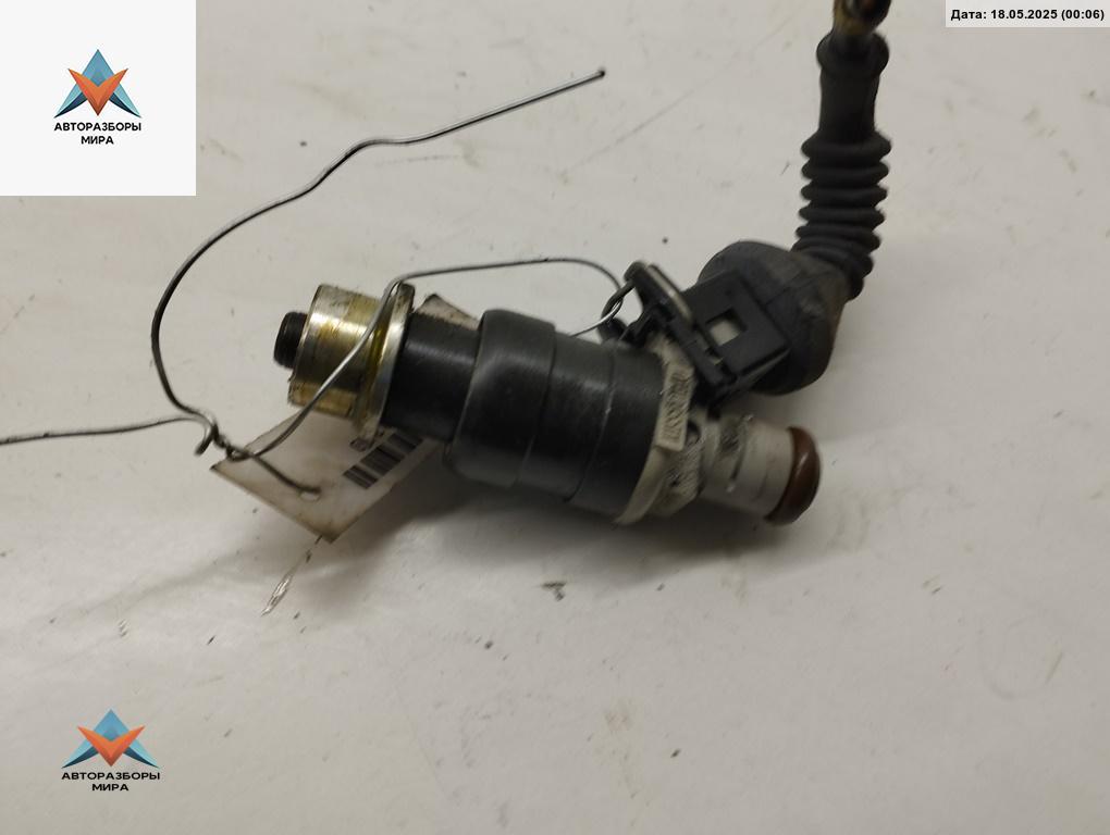 форсунка Audi A4 B5 1996, 2.6 л., бензин, АКПП, серый, седан, 078133551N - фото №1