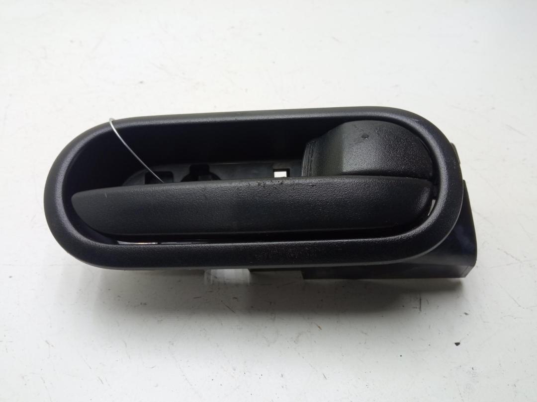 ручка внутренняя передняя правая Mazda 2 2008, 1.3 л., бензин, МКПП, белый, хетчбэк 5 дв.