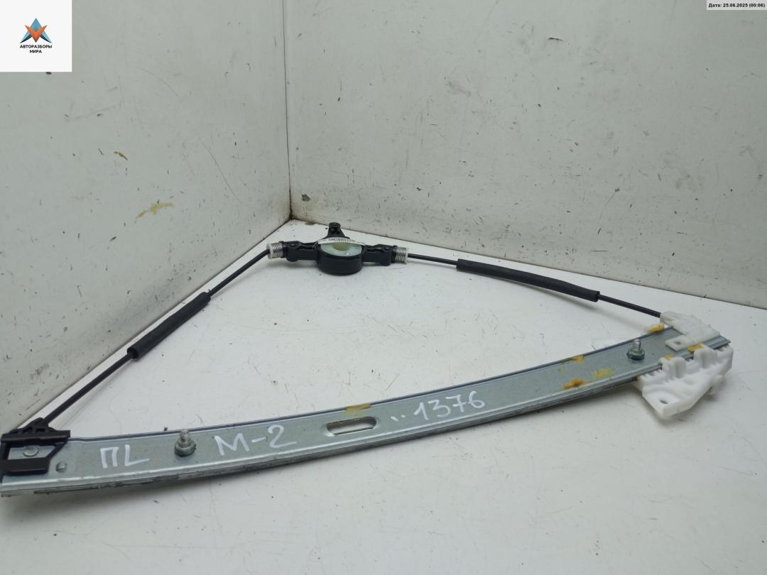 стеклоподъемник электрический передний левый Mazda 2 DE 2008, 1.3 л., бензин, МКПП, белый, хетчбэк 5 дв. - фото №1