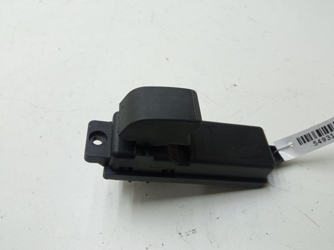 кнопка стеклоподъемника заднего правого Mazda 2 2008, 1.3 л., бензин, МКПП, белый, хетчбэк 5 дв., D65166370