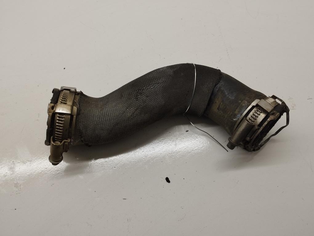 патрубок интеркулера Audi A6 C6 2005, 2.7 л., дизель, АКПП, серый, универсал, 4F0105703H