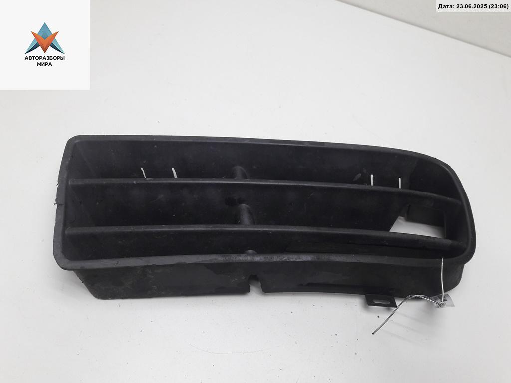 заглушка (решетка) в бампер Volkswagen Golf 4 поколение 1999, 1.6 л., бензин, МКПП, зелёный, хетчбэк 3 дв., 1J0853665B - фото №1