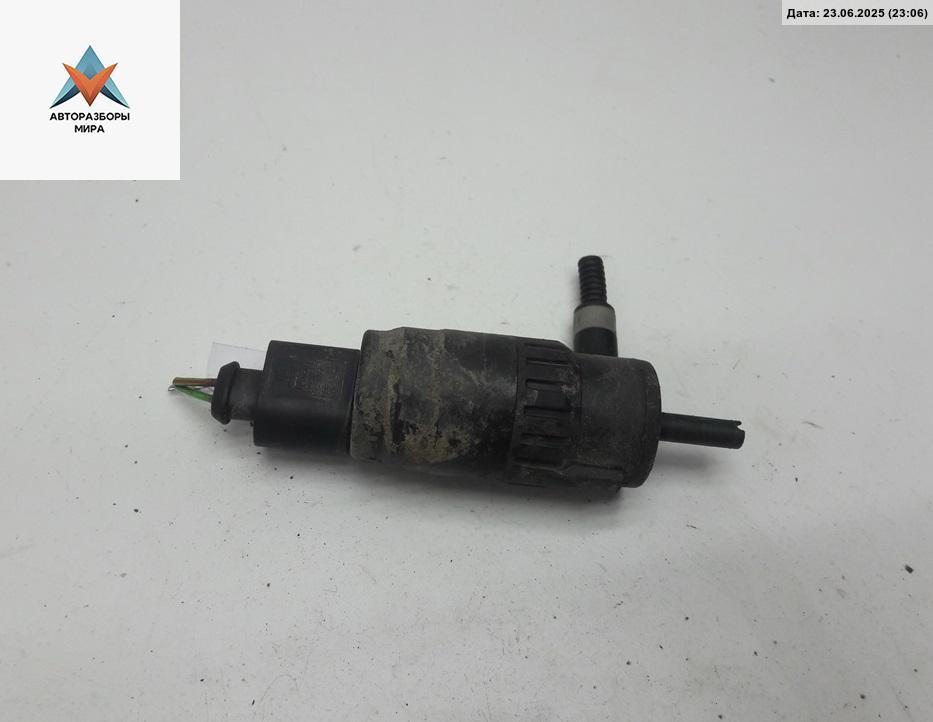 насос (моторчик) омывателя стекла Skoda Octavia mk2 (A5 1Z) 2008, чёрный, хетчбэк 5 дв. - фото №1