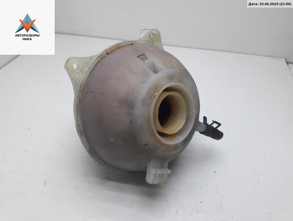 бачок расширительный Volkswagen Golf 3 поколение 1994, 1.6 л., бензин - фото №1