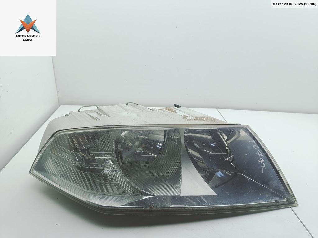 фара правая Skoda Octavia mk2 (A5 1Z) 2008, 1.9 л., дизель, МКПП, чёрный, хетчбэк 5 дв. - фото №1