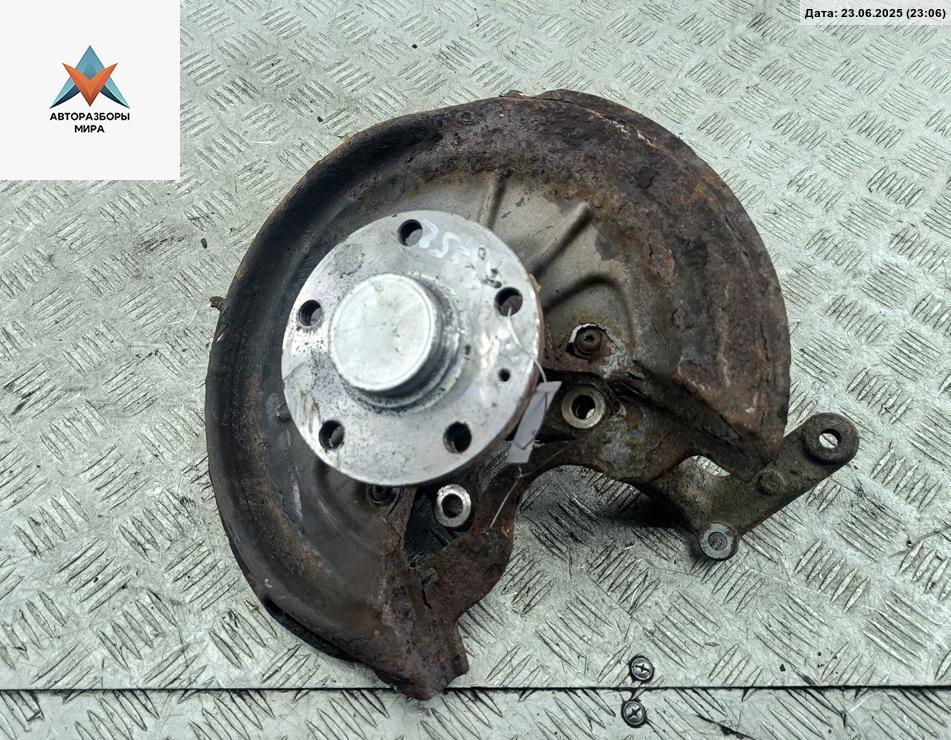 ступица задняя левая Volkswagen Golf 5 поколение 2006, 2.0 л., дизель, АКПП, красный, хетчбэк 5 дв. - фото №1