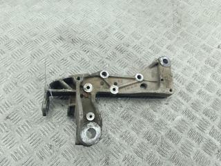 Кронштейн крепления рычага передней подвески Volkswagen Golf-5 2006, 2.0 л., дизель, АКПП, красный, хетчбэк 5 дв.
