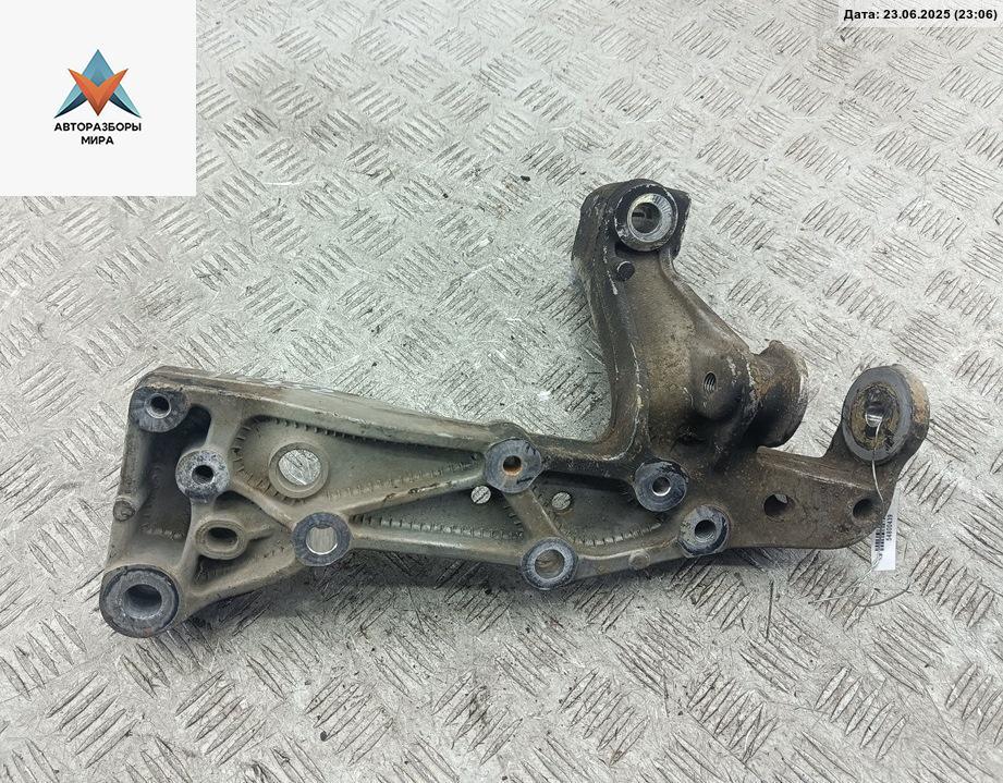 рычаг передний правый Volkswagen Golf 5 поколение 2006, 2.0 л., дизель, АКПП, красный, хетчбэк 5 дв. - фото №1