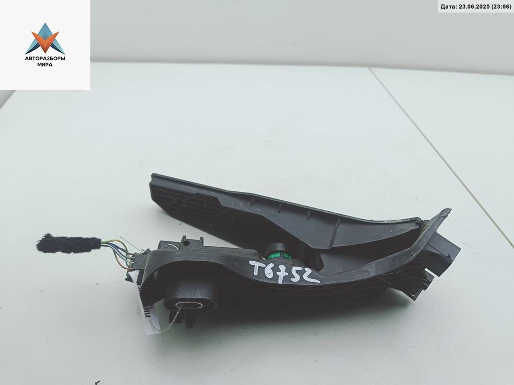 педаль Volkswagen Golf 5 поколение 2006, 2.0 л., дизель, АКПП, красный, хетчбэк 5 дв. - фото №1