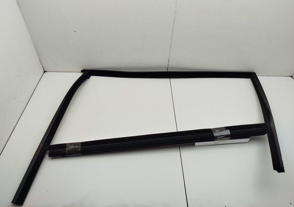 уплотнитель двери BMW 7 F01/F02 2012, 3.0 л., гибрид, АКПП, серый, седан, 51357179129