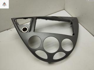 рамка под магнитолу Ford Focus 1 поколение [рестайлинг] 2004, 1.6 л., i, бензин, МКПП, серый, хетчбэк 5 дв., 98ABA046A04AE