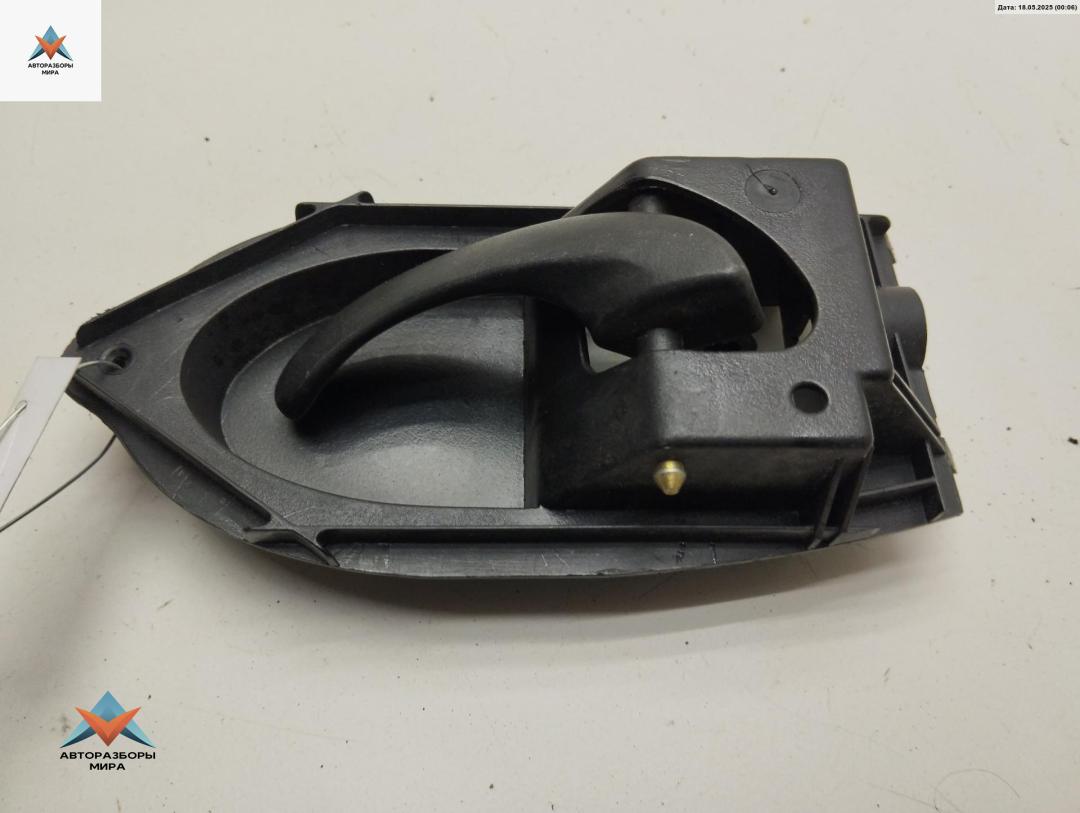 ручка внутренняя передняя левая Ford Ka 1 поколение 2001, 1.3 л., бензин, МКПП, серый, хетчбэк 3 дв., 97KGB22601AG - фото №1
