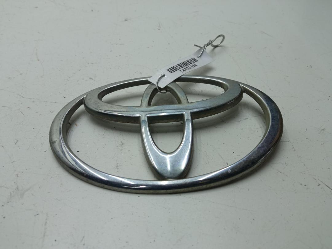 эмблема Toyota Yaris 2005, 1.4 л., дизель, МКПП, синий, хетчбэк 5 дв.