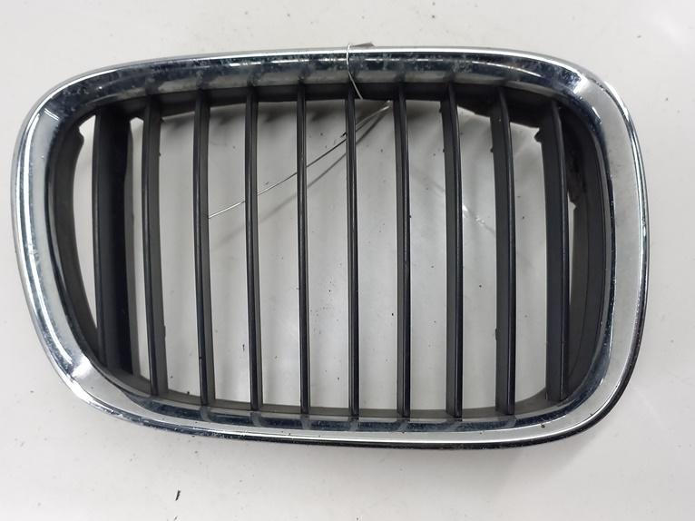 решетка радиатора BMW 5 E39 1996, красный, седан, 8159312