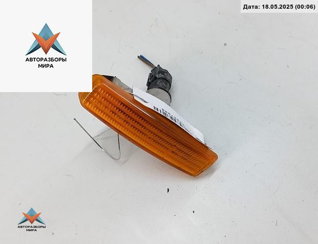 повторитель передний правый BMW 5 серия E39 1996, 2.5 л., бензин, МКПП, красный, седан, 8360589 - фото №1