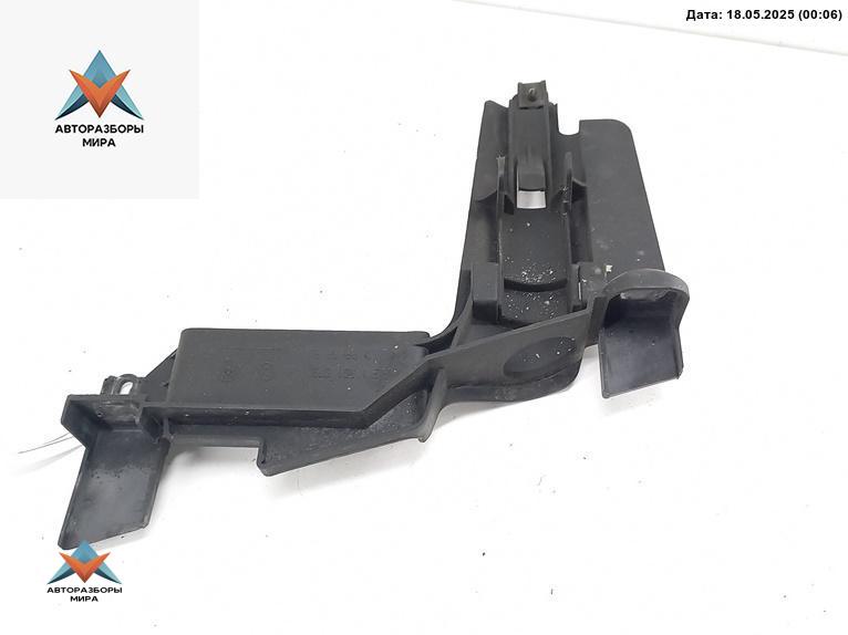 крепление фары правой BMW 3 серия E46 1999, 1.9 л., бензин, МКПП, серый, седан, 8380188 - фото №1