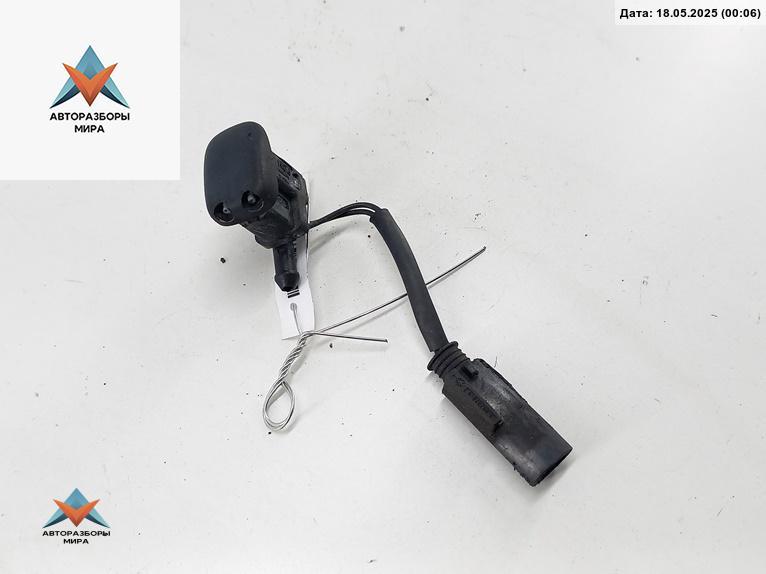 форсунка омывателя лобового стекла BMW 5 серия E39 1996, 2.5 л., бензин, МКПП, красный, седан, 61638361039 - фото №1