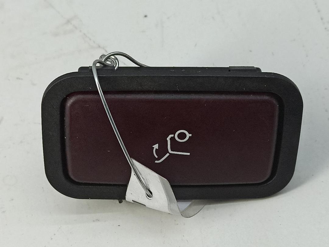 кнопка открытия багажника Mercedes-Benz E W212 2010, 3.0 л., дизель, АКПП, бежевый, универсал, 2118219551