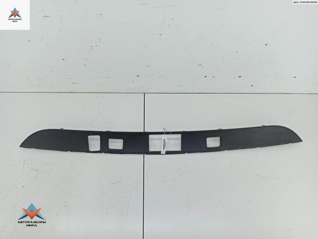 накладка подсветки номера Mercedes-Benz E-Класс W212/S212/C207/A207 2010, 3.0 л., дизель, АКПП, бежевый, универсал, 2127401693 - фото №1