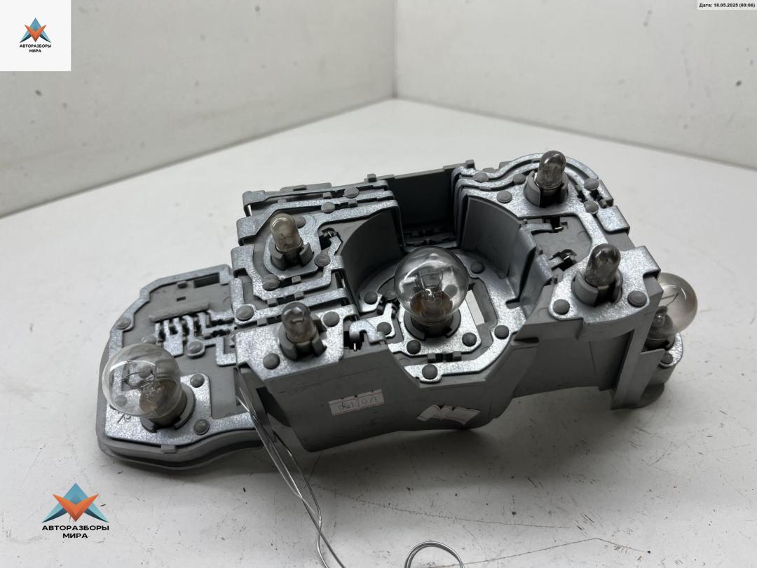 Плата фонаря заднего правого Toyota COROLLA VERSO 2005, 2.2 л., дизель, МКПП, серый, минивэн - фото №1