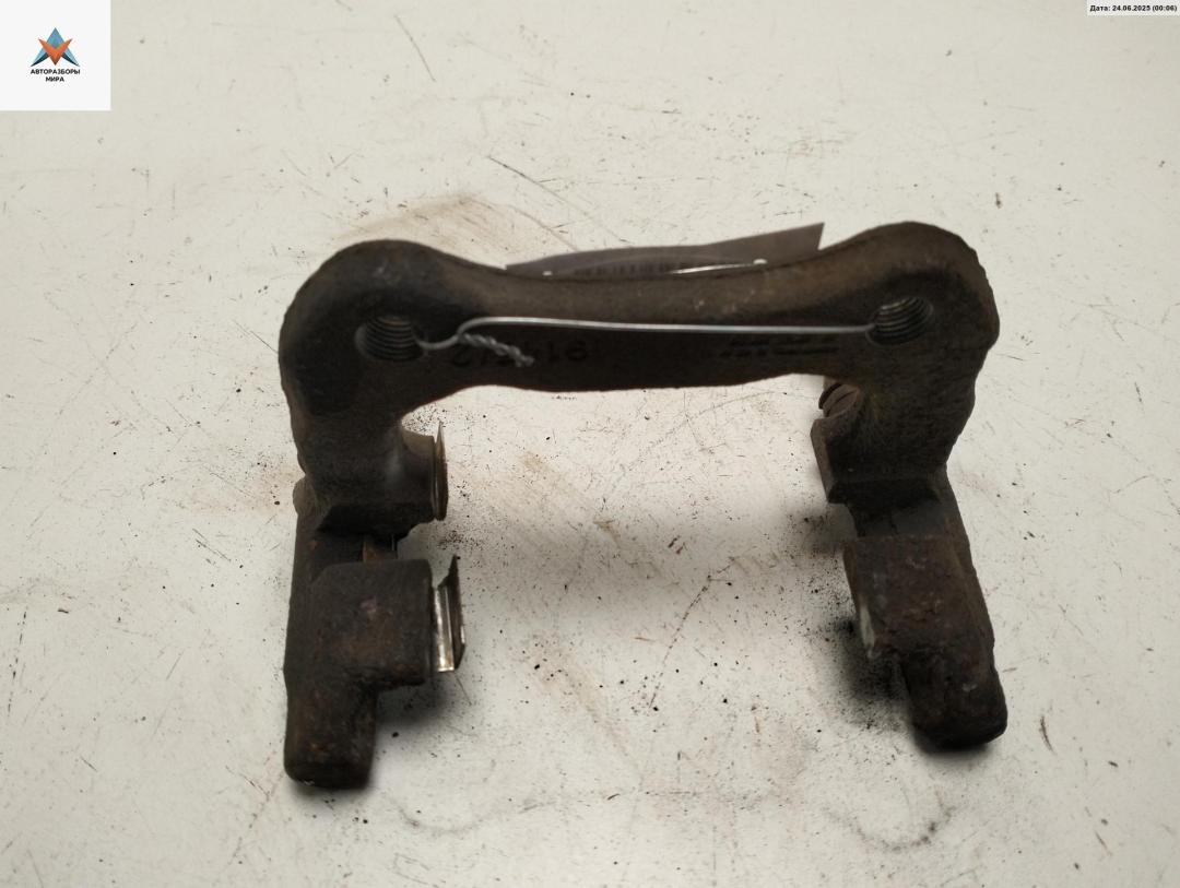 скоба суппорта Renault Megane 2 поколение 2004, 1.6 л., бензин, МКПП, синий, хетчбэк 5 дв. - фото №1