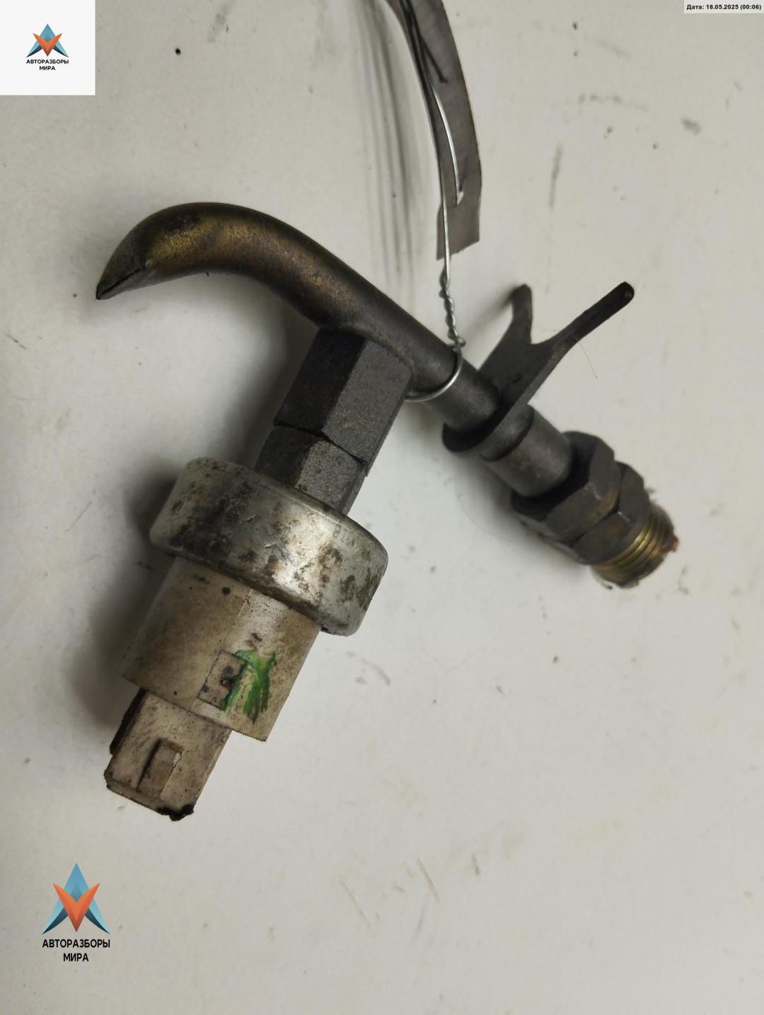 датчик давления масла Ford Ka 1 поколение 2001, 1.3 л., бензин, МКПП, серый, хетчбэк 3 дв. - фото №1