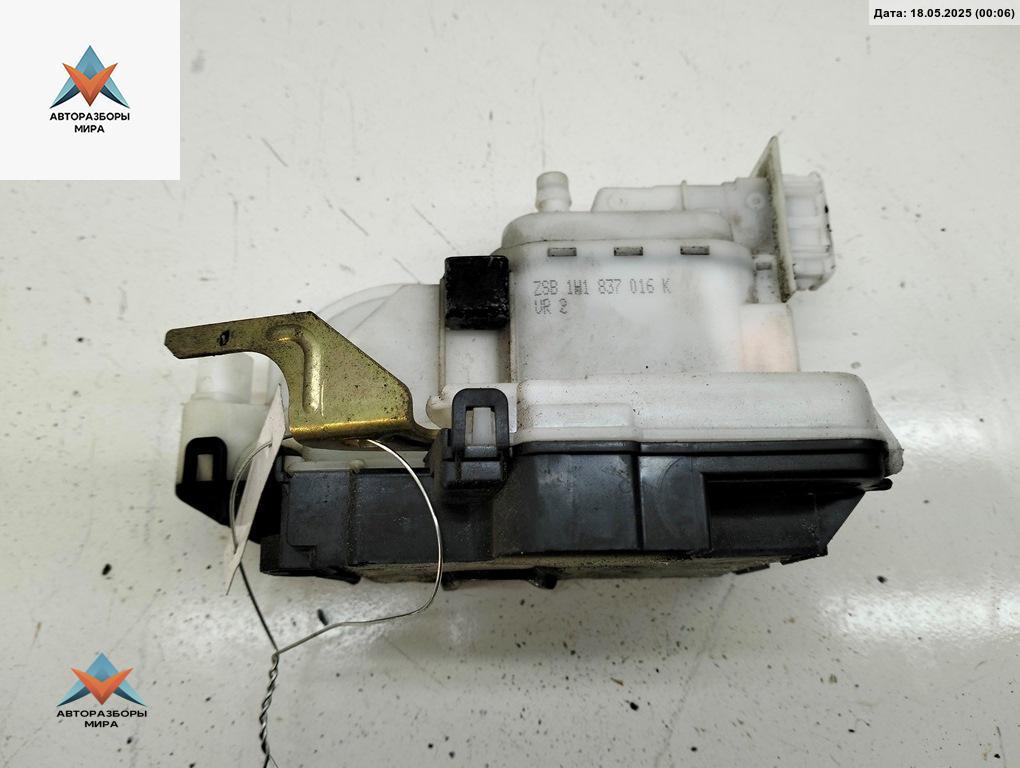 замок двери передней правой Volkswagen Golf 3 поколение 1996, 1.6 л., бензин, МКПП, синий, хетчбэк 5 дв., 1H1837016K - фото №1